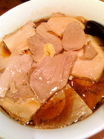 「肉そば（780円）」@黒味噌らーめん 初代けいすけ 品川店の写真