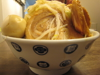 「豚増そば（大 野菜多め）+半熟味玉」@雷 北松戸本店の写真