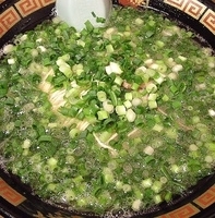 「ラーメン（半熟塩ゆでたまご+追加ねぎトッピング）」@一蘭 六本木店の写真