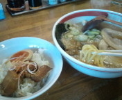 「ランチAセット（ラーメン（太麺指定）+角煮丼）700円」@メガらーめんの写真