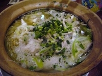 「鶏ねぎ塩煮込み土鍋麺(1030円)+ライス(無料)」@紅虎餃子房 モラージュカシワ店の写真