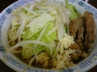 「小 にんにく」@ラーメン二郎 めじろ台法政大学前店の写真