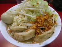 「豚ラーメン￥850+味玉￥100 ニンニク+辛揚げ」@千里眼の写真