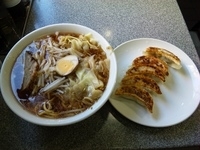 「ワンタン麺+焼餃子」@中華麺店 喜楽の写真