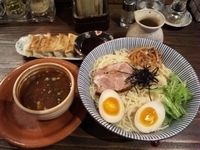 「石焼麺せいろ（大盛）+イベリコ豚餃子」@秋刀魚中華そば 生粋の写真