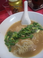 「かけそば+替え玉&ビール」@笑堂の写真