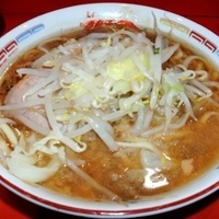「ラーメン 麺少なめ（700円）+ニンニク少なめ」@ラーメン二郎 仙川店の写真