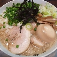 「ねぎらーめん（煮玉子トッピング）」@らーめん潤 亀戸店の写真