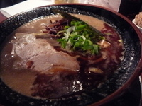 「ラーメン（黒麻油）」@豚骨ラーメン じゃぐら 高円寺店の写真