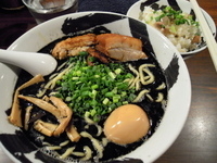 「黒武骨味玉チャーシュー麺1190円+塩ダレ飯200円=1,390」@麺屋武蔵 武骨の写真