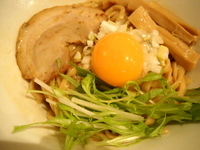 「比内地鶏脂の油そば玉子付（卵黄）」@音麺酒家 楽々の写真