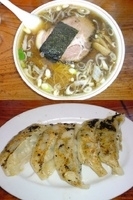 「冬季限定 たまり醤油ラーメン+大盛り+餃子」@米屋の写真