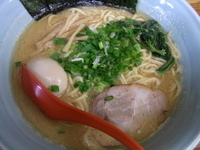 「醤油豚骨大盛り味玉トッピング」@ラーメン 松壱家 焼津店の写真