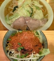 「濃菜麺+辛辛魚ジロめし（辛さ普通）」@濃菜麺 井の庄の写真