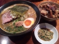 「魚介豚骨 （本日の限定） 750円 + 角切りチャーシュー丼 2」@喜元門 本店の写真