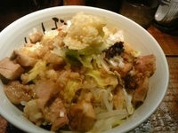 「汁なし+にんにく+野菜」@にぼぶらの写真