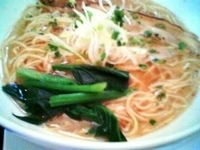 「塩そばカタメ/替え玉付き（￥680）」@らぁ麺三軒屋 岬本店の写真