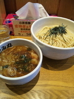 「半肉つけ麺大盛り 【960円】」@めん処 とみ丸の写真