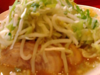 「ラーメン豚2枚入り ヤサイ ニンニク ネギ」@ちばからの写真
