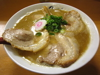 「熟成らー麺+チャーシュー」@麺や紡の写真