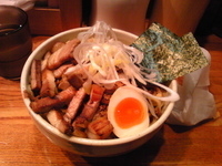 「塩汁なし大盛（750円）+炙りチャーシュー（100円）」@らーめん 破顔の写真