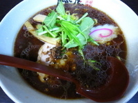 「黒らーめん（700円+クーポン100円引き=600円）」@らーめん 鐙屋の写真