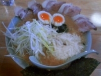 「ネギトロロみそチャーシュー麺 1100円 +半熟たまご100円」@とんこく亭の写真