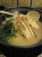 「とん塩ラーメン」@よってこや 恵比寿本店の写真