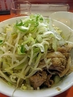 「油そば（醤油）ヤサイニンニクネギ+温玉」@ちばからの写真