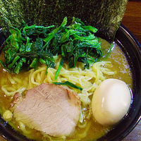 「ラーメン 大盛 800円、 味玉 100円、 ほうれん草 50円」@家系ラーメン 浮浪雲の写真