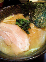 「豚骨和出汁醤油ラーメン（700円）」@麺屋 優創の写真