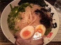 「塩とん（バリベジ・麺固め）+味玉+替え玉（粉落とし）」@とんこつ津気屋 大宮店の写真