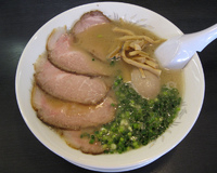 「チャーシューめん+半熟味つけ玉子」@博多らあめん とっしん屋の写真