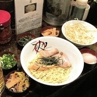 「油そば 並盛り 140g + 万人トッピング」@油そば専門店 万人力の写真