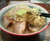 「豚らーめん（全マシ）830円」@麺屋 もとまるの写真