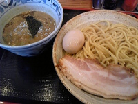 「つけめん（あつもり,大,400g）800円+味玉100円+肉増し」@つけめん・らあめん 福は内の写真