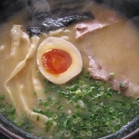 「鶏骨ラーメン700円+半チャーハンセット490円」@麺's たぐちの写真