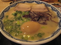 「博多らーめん+半熟玉子+替玉」@由丸 八重洲仲通り店の写真