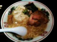 「鶏塩そば ワンタン」@鶏そば専門店 前略。まるきゅうの写真