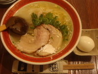 「本丸塩らー麺+塩玉」@塩らー麺 本丸亭 川崎BE店の写真