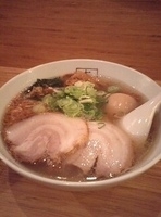 「玉子塩ラーメン（1,050円）+生ビール（500円）」@支那そばや イオンレイクタウン店の写真