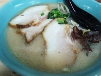 「【初代】塩豚骨ラーメン+極煮豚 【390円+200円】」@極汁煮豚らーめん鹿濱銀蠅の写真