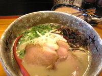 「らーめん（麺硬め） 670円」@豚骨らーめん れんの写真