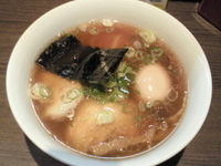 「醤油ラーメン」@支那そばや 本店の写真