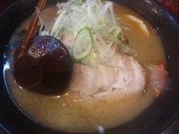 「北海道味噌麺+半やきめしセット（1000円）」@旭川らーめん 丸豆の写真