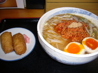 「華丸式台湾そば+味玉+いなり」@中華そば 華丸の写真