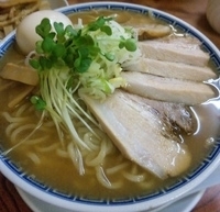 「ラーメン650円+大盛り100円+小ブタ150円+メンマ100円」@明心角ふじの写真