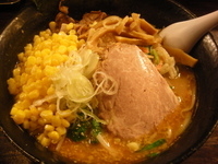 「味噌ラーメン（中）880円コーン100円」@麺屋大斗 芝大門店の写真