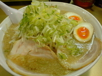「しょう油ラーメン（680円）+中盛（50円）+味玉（100円）」@超ごってり麺 ごっつの写真