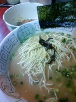 「ラーメン+替え玉（3回）+辛そぼろ」@博多長浜らーめん 楓神の写真